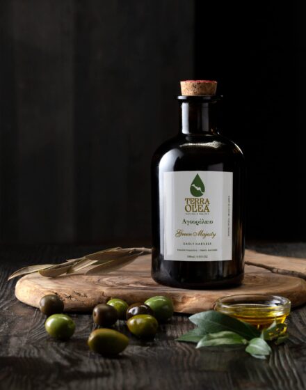 TERRA OLEA, ετικέτες για premium ελαιόλαδα - μοναδικός σχεδιασμός που αντανακλά την ποιότητα του προϊόντος.